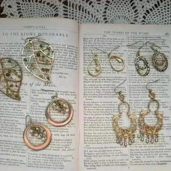 Vintage set  of 5 goldtone drop dangle earrings - Picture 2 of 12